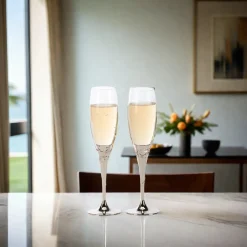 Love Toasting Champagne Flutes Set