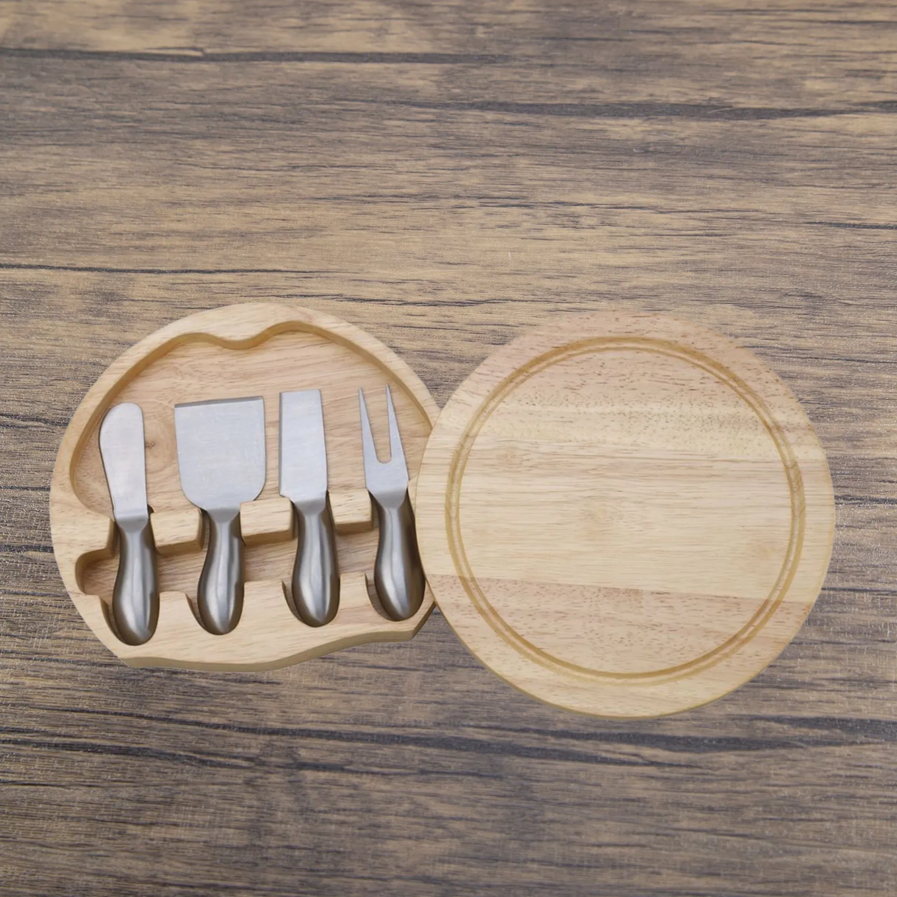 Round Swiveling Cheeseboard with 4 Stainless Steel Utensils